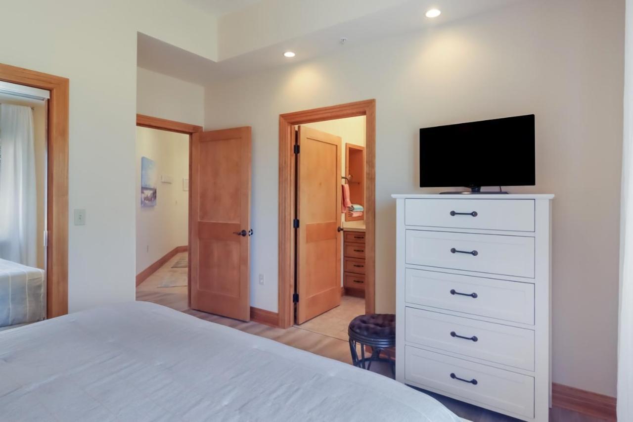 Sugar Beach Villa 1012 Luxury Waterfront Condo Traverse City Exterior photo
