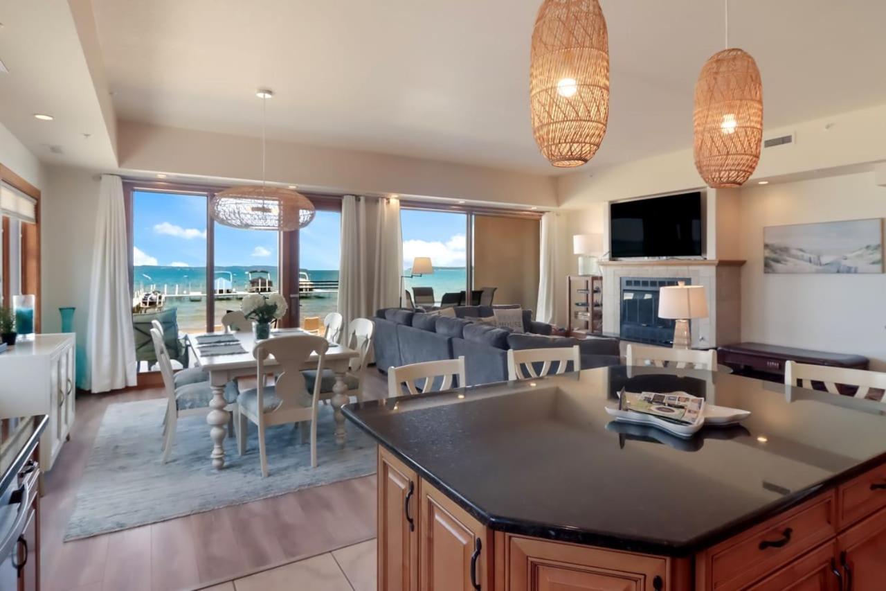 Sugar Beach Villa 1012 Luxury Waterfront Condo Traverse City Exterior photo